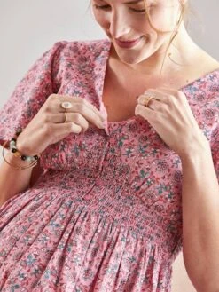 Robe Courte En Crêpe Imprimé Grossesse Et Allaitement 15 Robe Courte En Crêpe Imprimé Grossesse Et Allaitement -Cyrillus || PETIT BATEAU || MINNIE Soldes Boutique robe courte en crepe imprime grossesse et allaitement 4