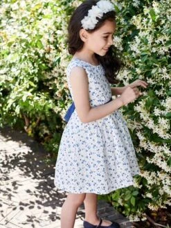Robe De Cérémonie à Fleurs Et Plumetis Fille Ceinture Nouée Au Dos 17 Robe De Cérémonie à Fleurs Et Plumetis Fille Ceinture Nouée Au Dos -Cyrillus || PETIT BATEAU || MINNIE Soldes Boutique robe de ceremonie a fleurs et plumetis fille ceinture nouee au dos 6