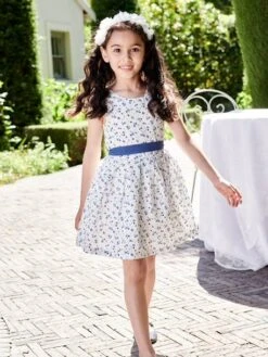 Robe De Cérémonie à Fleurs Et Plumetis Fille Ceinture Nouée Au Dos 19 Robe De Cérémonie à Fleurs Et Plumetis Fille Ceinture Nouée Au Dos -Cyrillus || PETIT BATEAU || MINNIE Soldes Boutique robe de ceremonie a fleurs et plumetis fille ceinture nouee au dos 8